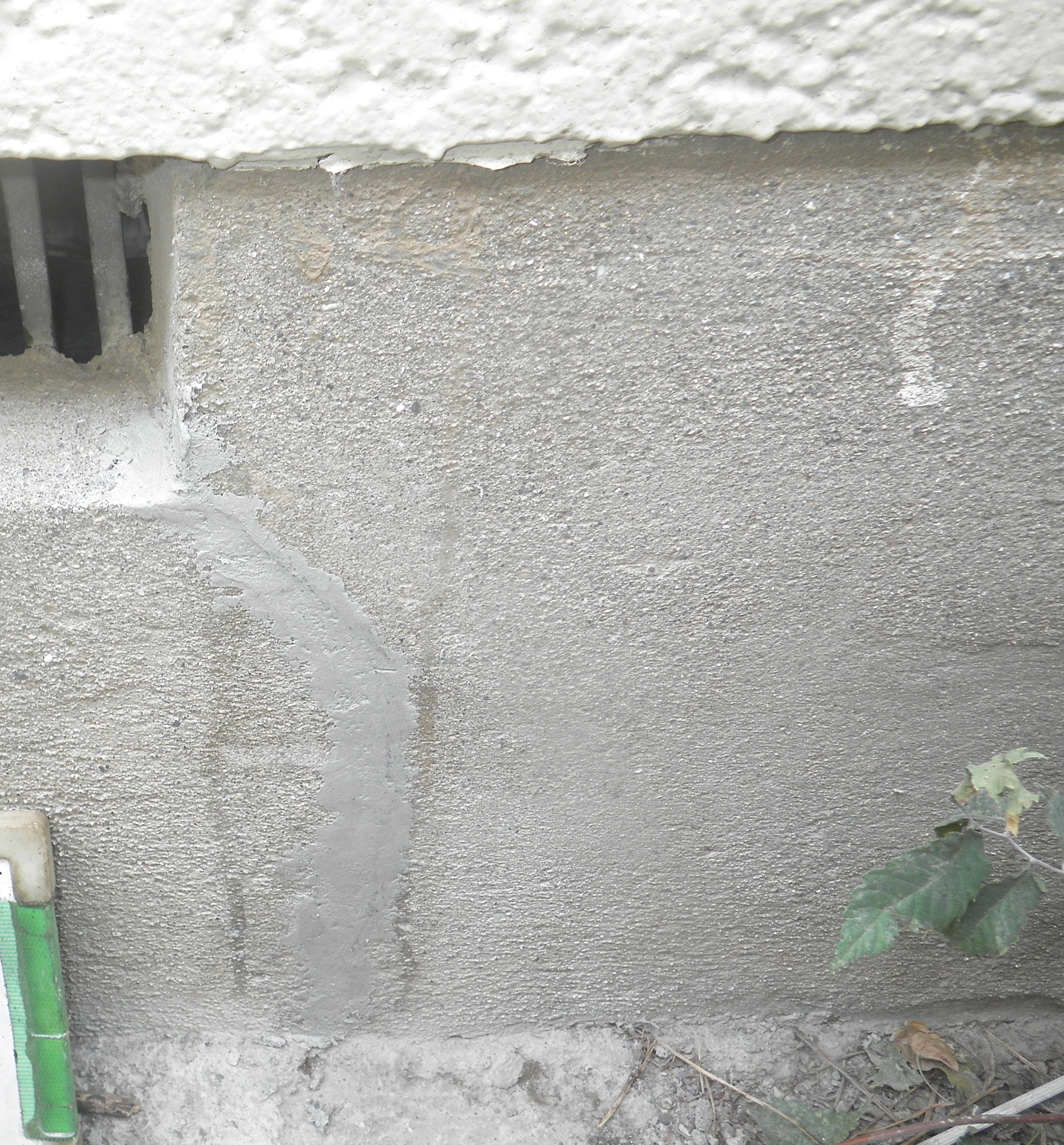 地震対策 住宅基礎コンクリートのひび割れ補修 東京都世田谷区 シロクリーン